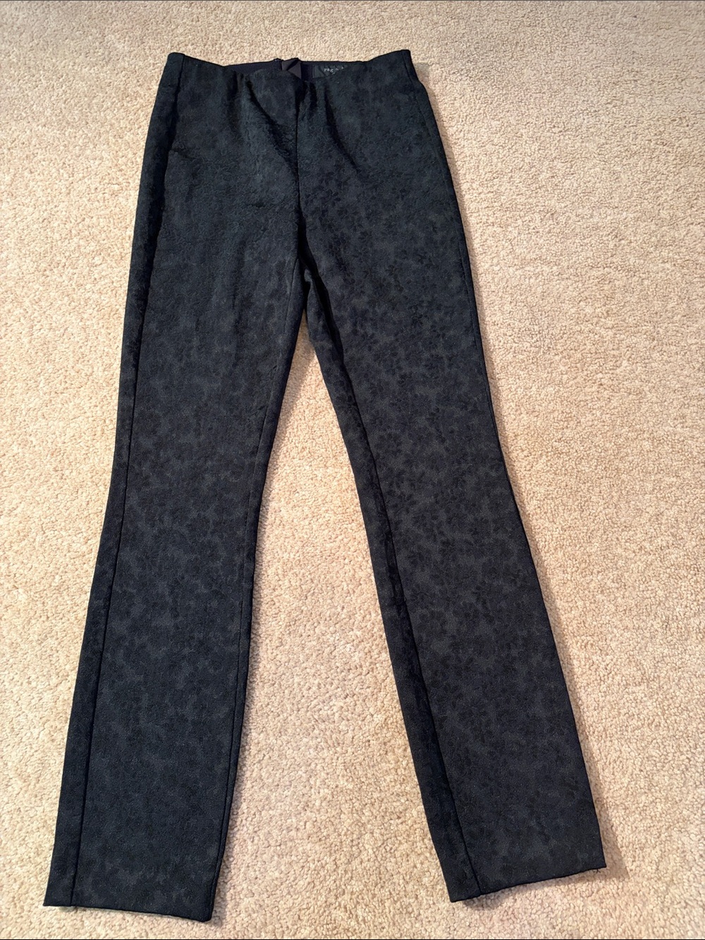 NWT rag & bone black skinny pants. Zipper in back.  Floral black on black design
